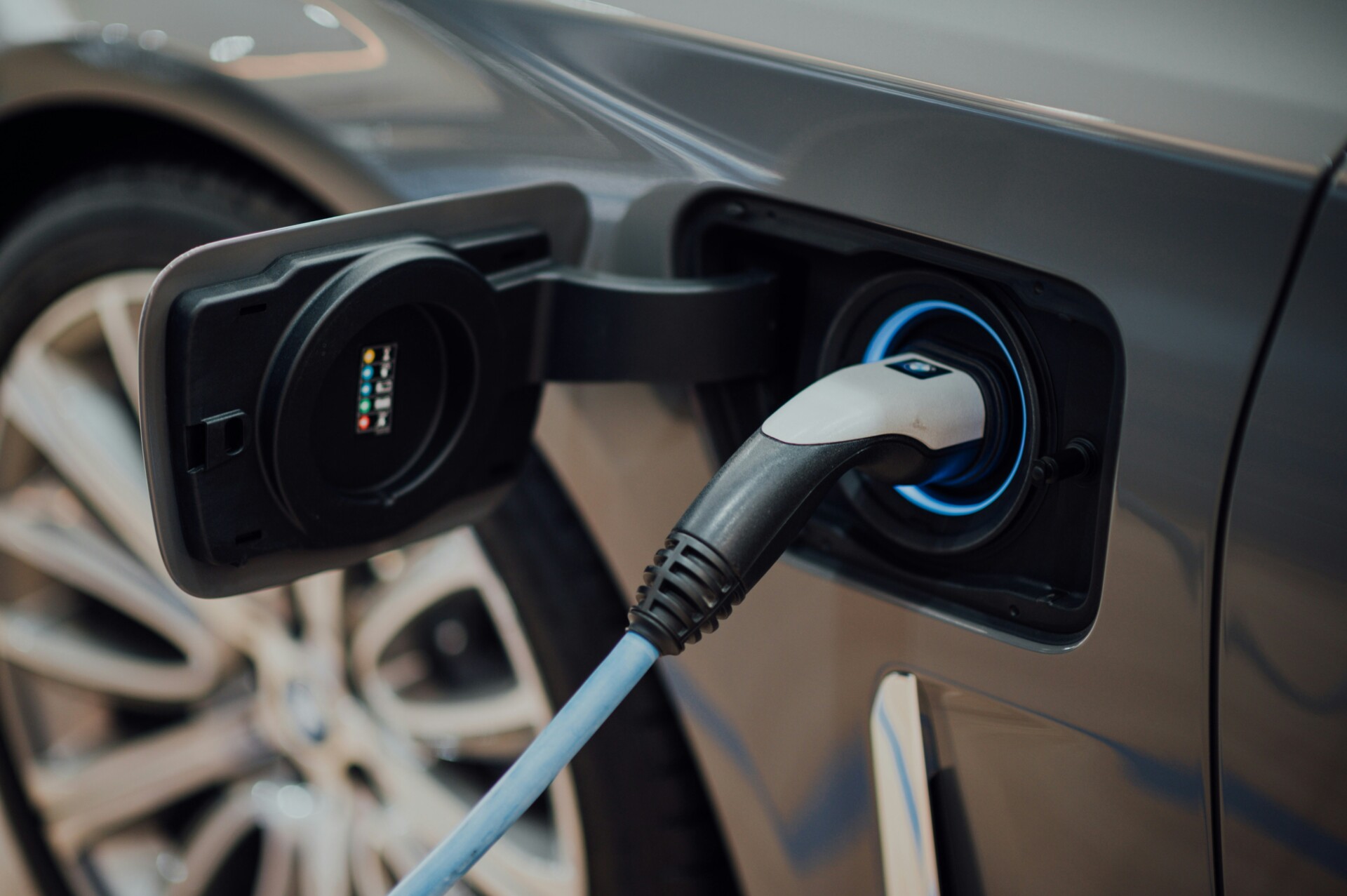 2025 EV Trends: Sales, Tech &amp; Infrastructure