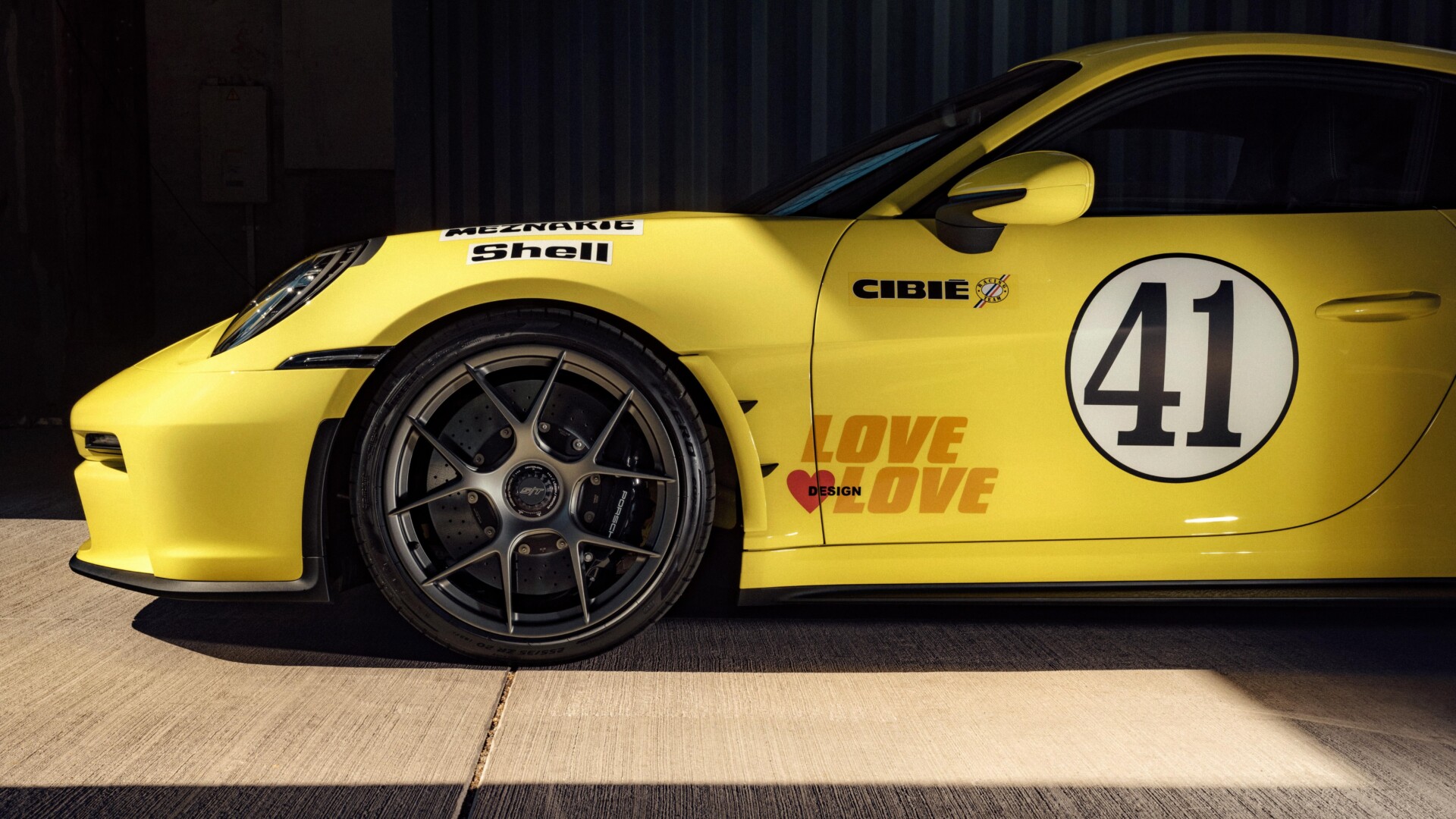 Porsche 911 S/T: Retro Soul Meets Modern Power