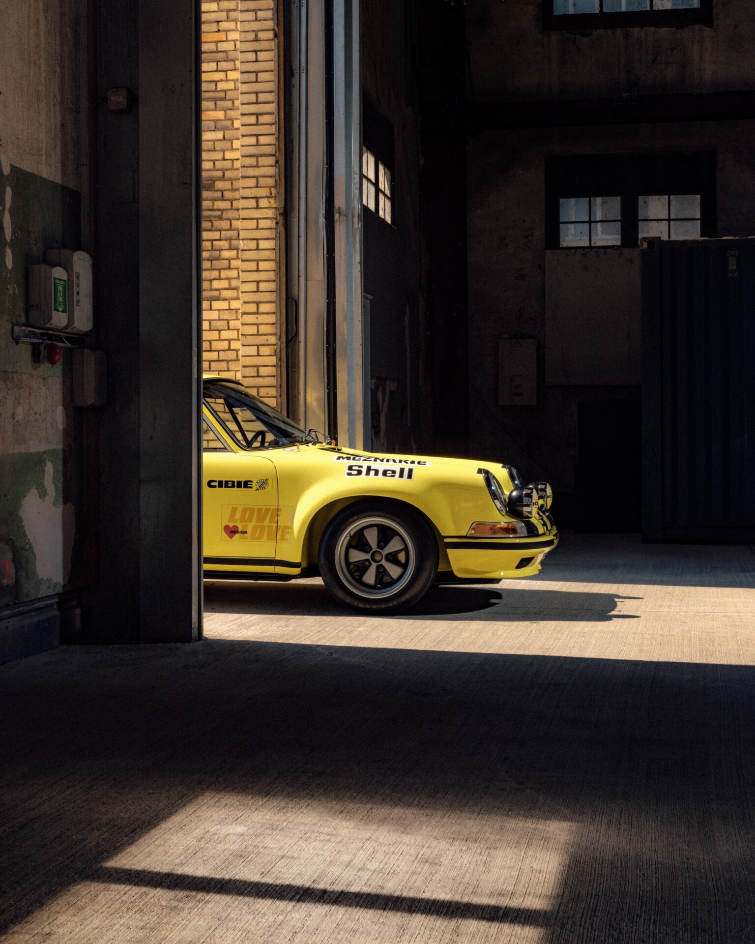 Porsche 911 S/T: Retro Soul Meets Modern Power