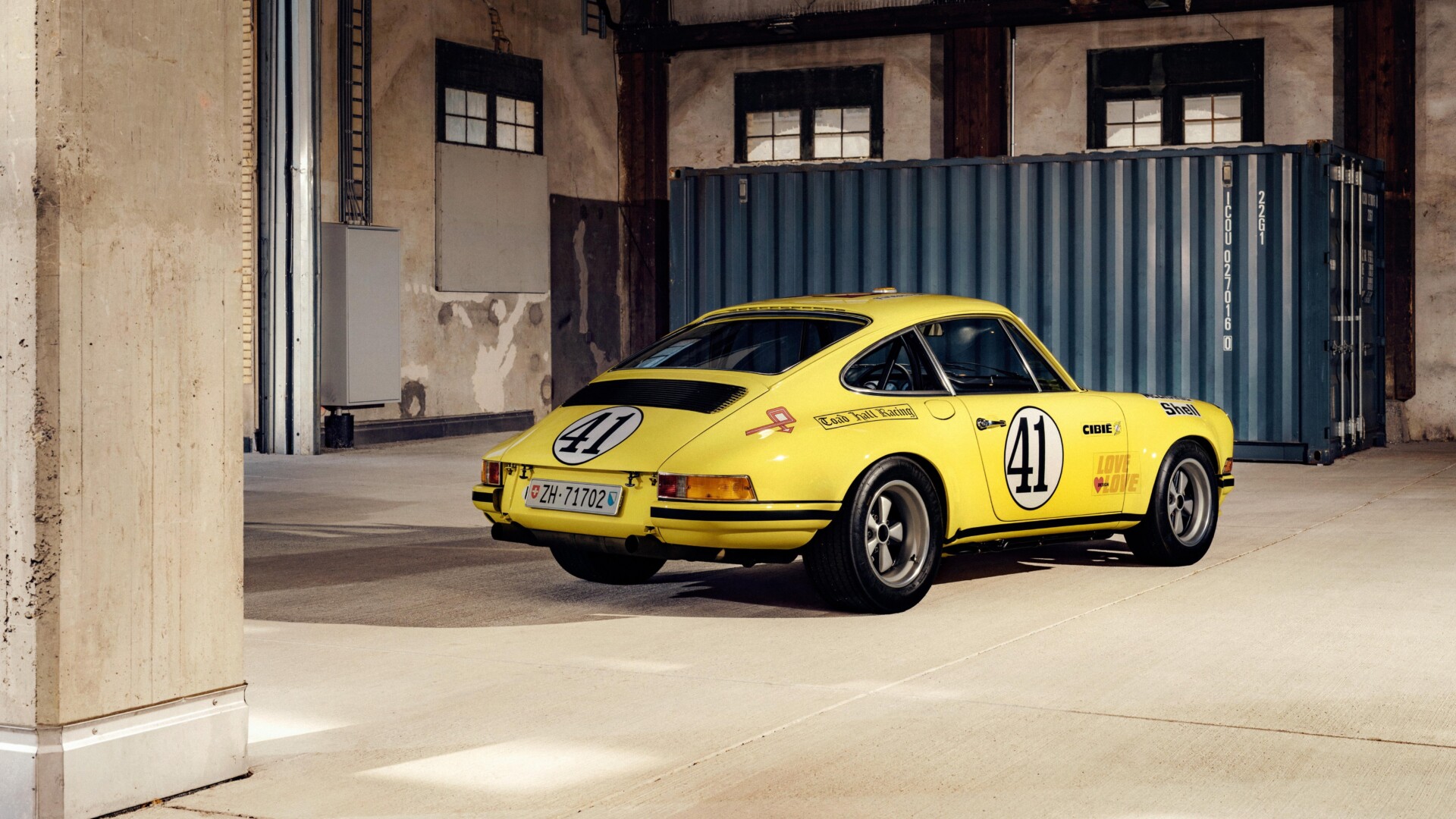 Porsche 911 S/T: Retro Soul Meets Modern Power