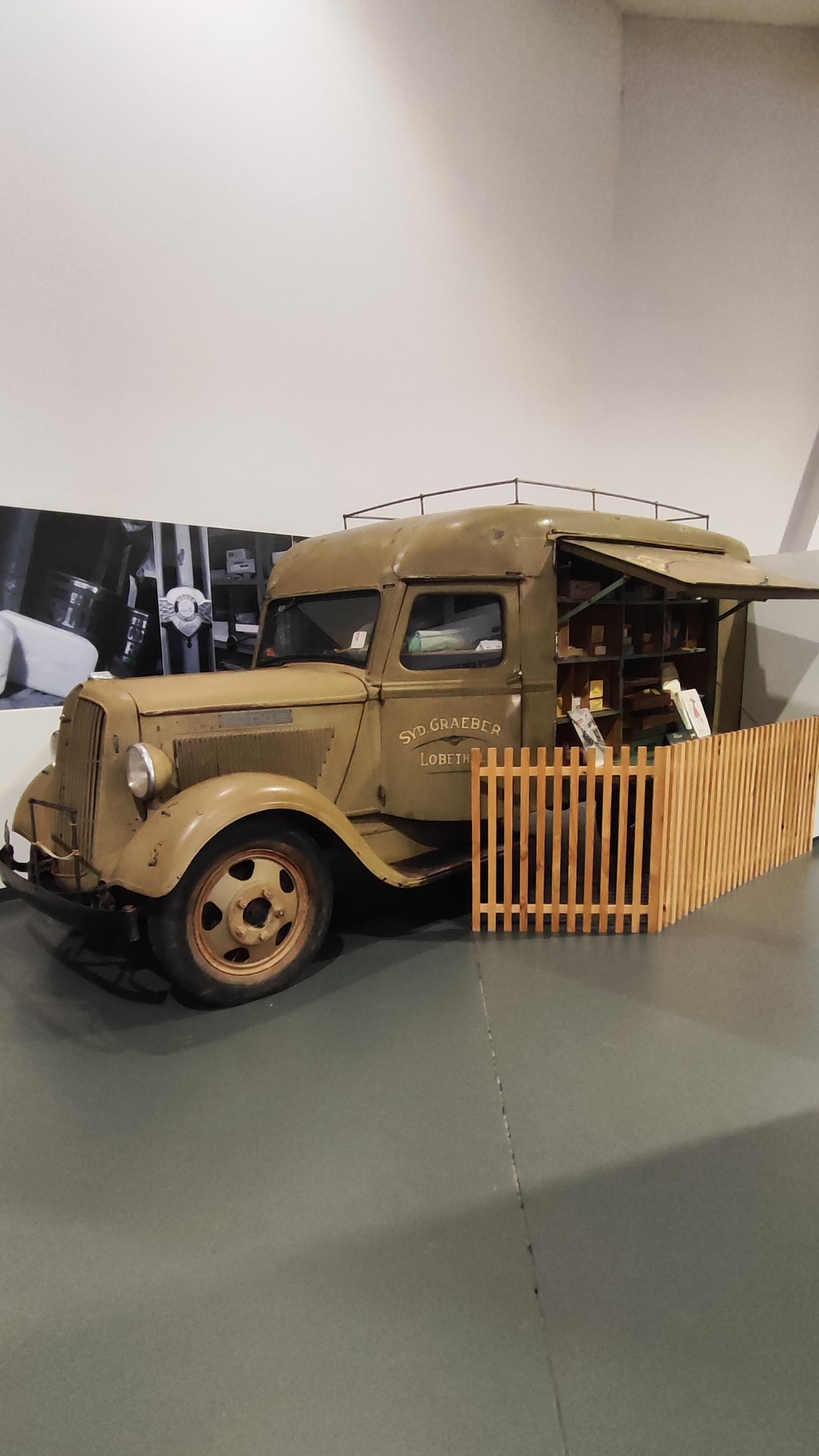 National Motor Museum, Birdwood. Part 12 of 18.

International Harvester C-30
1926 Garford double decker motorbus
1928 C