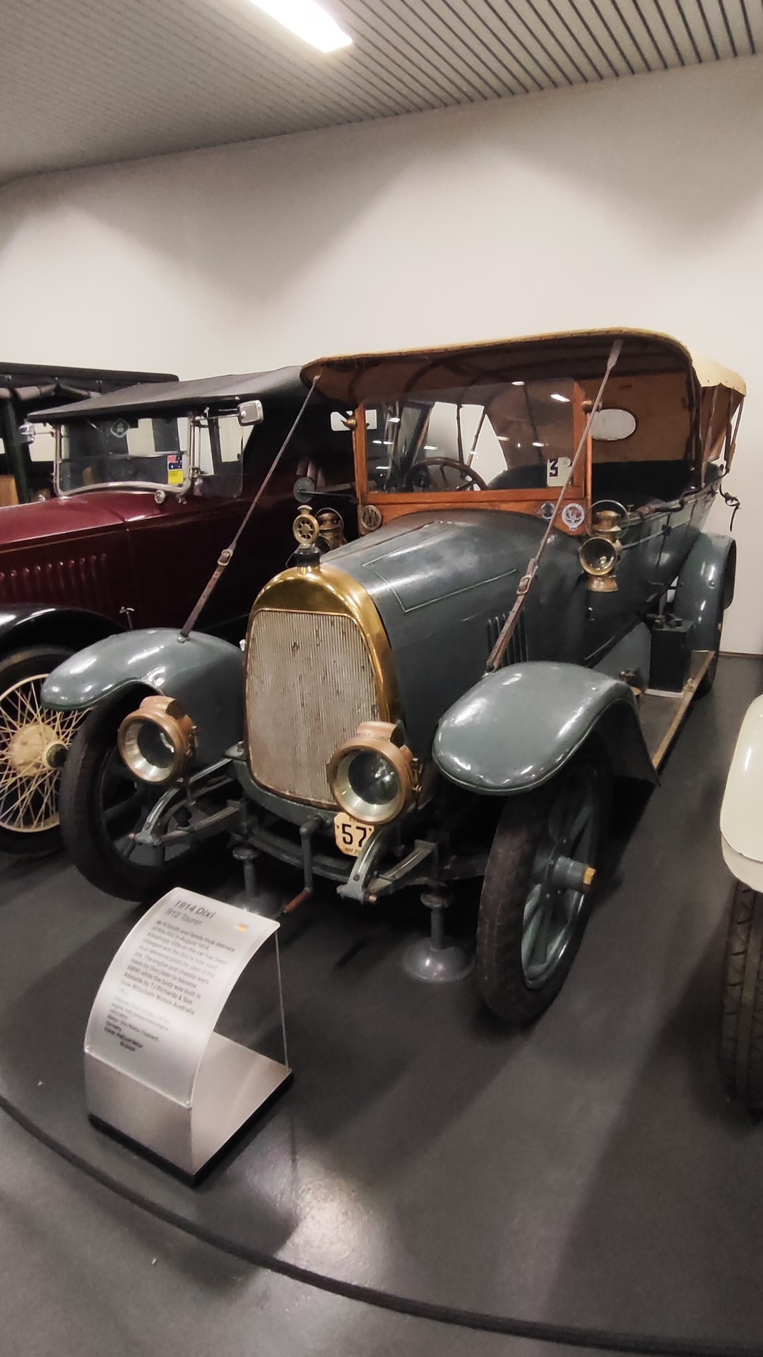 National Motor Museum, Birdwood. Part 8 of 18.

1914 Dixi R12 Tourer
1924 Summit Tourer
1925 CHIC Roadster
1921 Dodge Bu