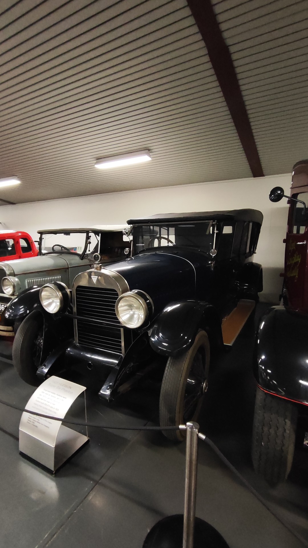 National Motor Museum, Birdwood. Part 5 of 18.
1925 Rolls Royce
1916 Dodge Tourer - Servicing cars of all makes
Holden