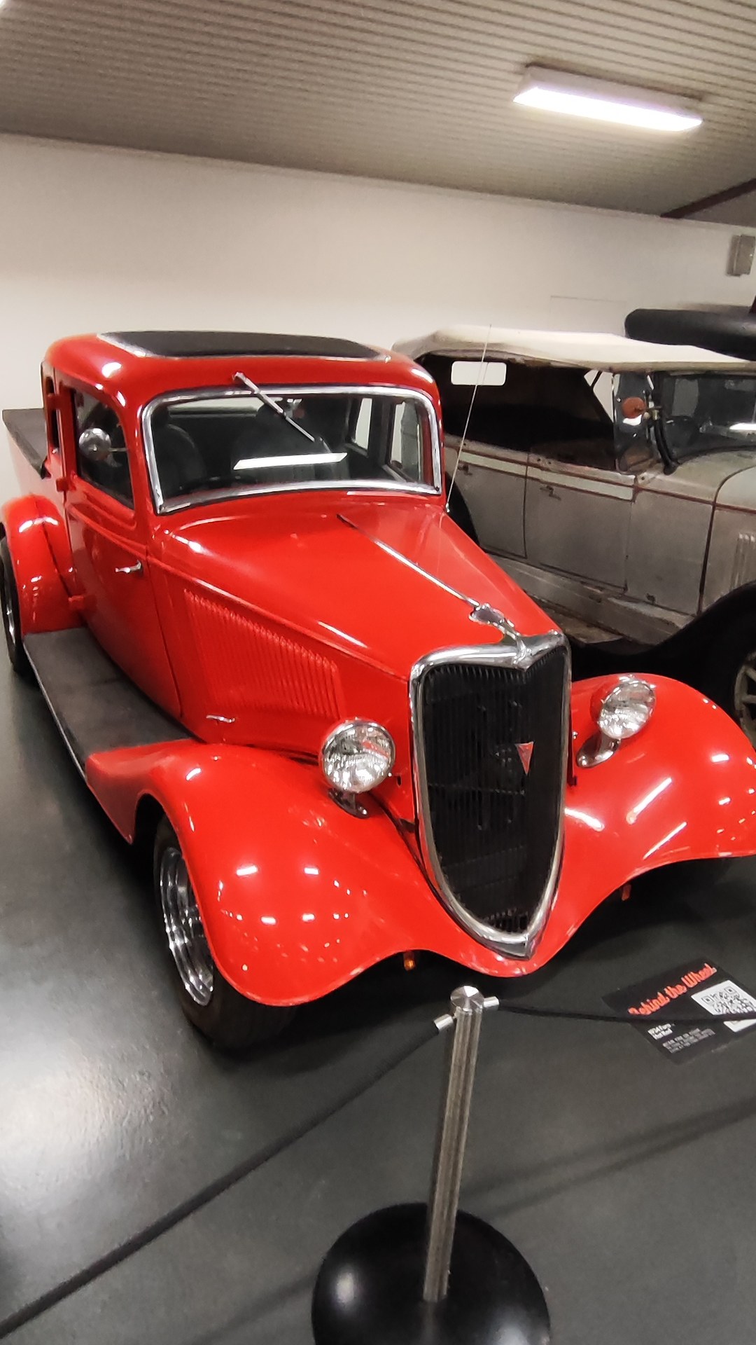 National Motor Museum, Birdwood. Part 5 of 18.
1925 Rolls Royce
1916 Dodge Tourer - Servicing cars of all makes
Holden