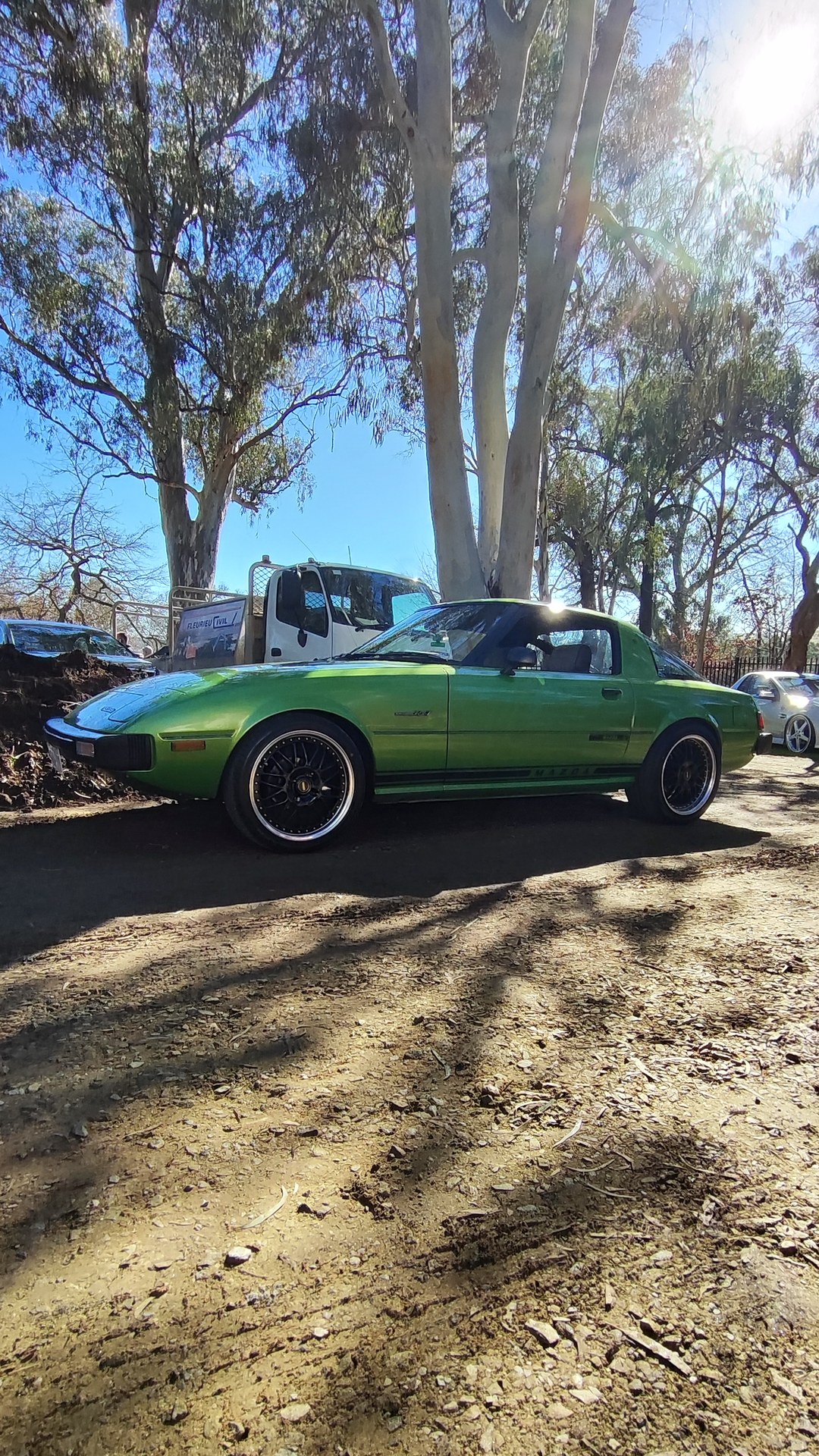 Adelaide Hills COFFEE RUN! Gumeracha, part 19 of 38.

Red Chevrolet Pickup #2 · XX192G
Mazda RX7 FB
Silver Holden Commod