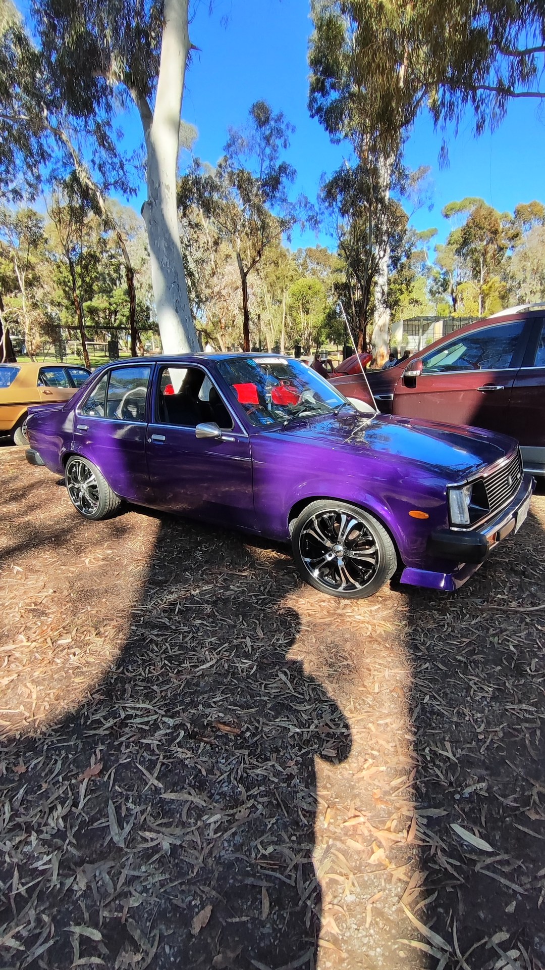 Adelaide Hills COFFEE RUN! Gumeracha, part 25 of 38.
Ford Thunderbird · TBIRD61
Holden Commodore VT · INTROVT
Purple Ho