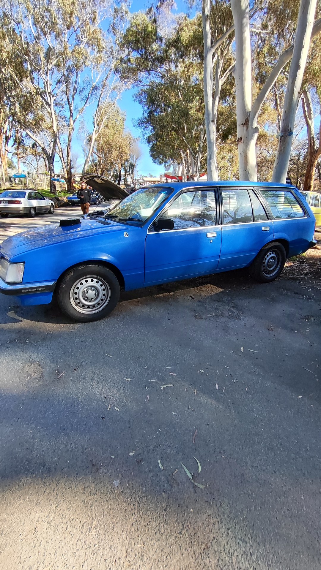 Adelaide Hills COFFEE RUN! Gumeracha, part 26 of 38.
White Holden Commodore VN · VAX101
Ford F150 · S574CMB
Holden Comm