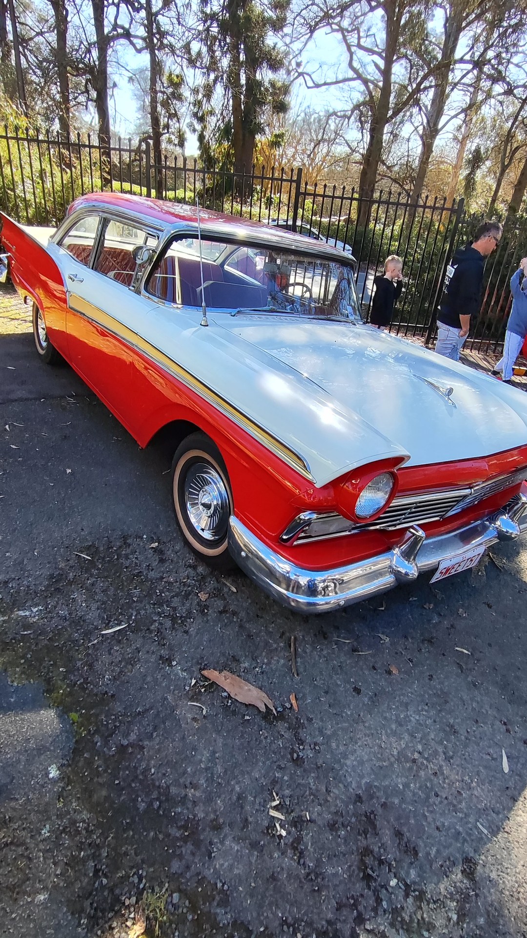 Adelaide Hills COFFEE RUN! Gumeracha, part 36 of 38.

Ford Fairlane 2nd Gen · SWEET57
Holden Kingswood
White Ford Falcon