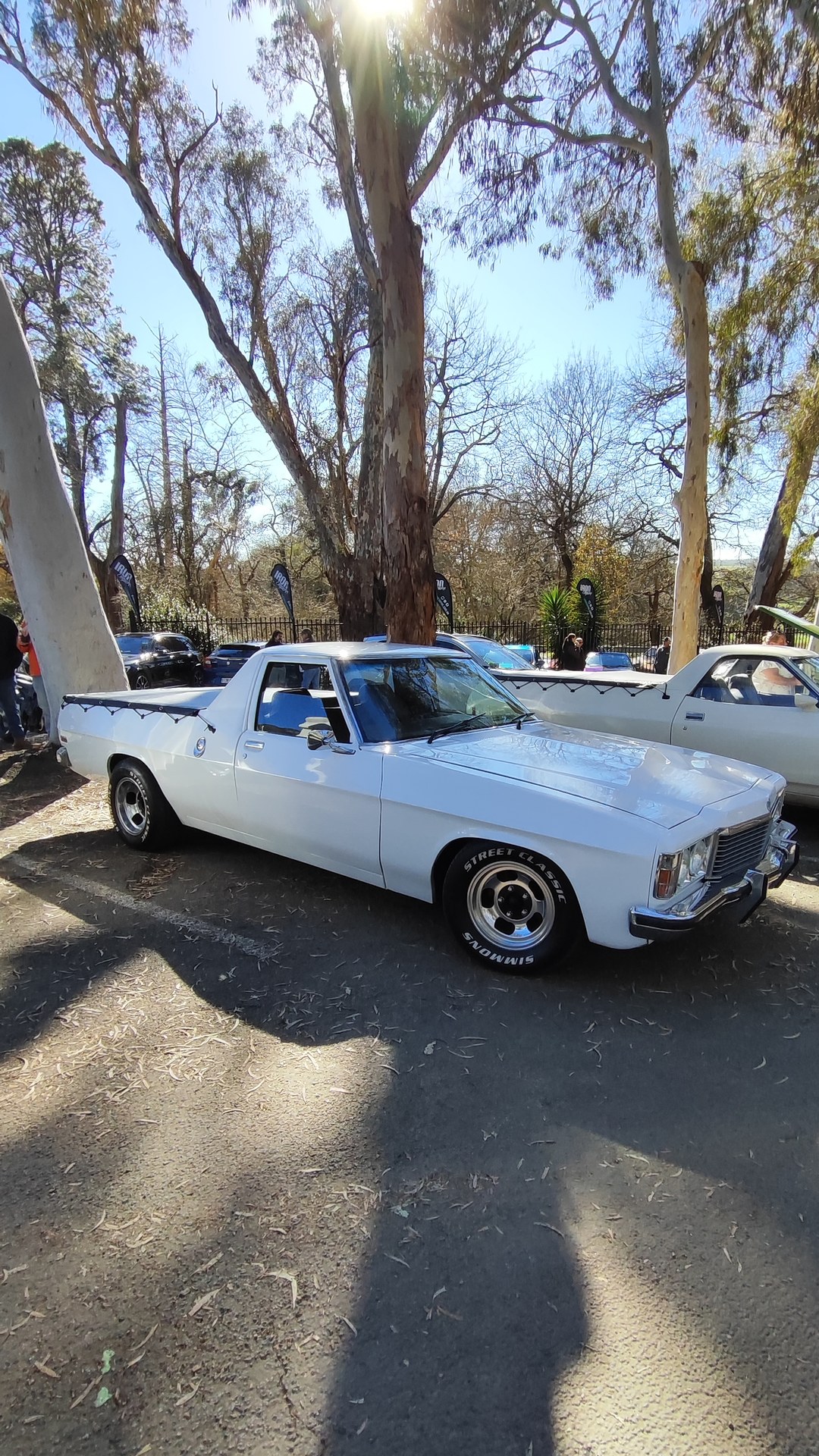 Adelaide Hills COFFEE RUN! Gumeracha, part 36 of 38.
Ford Fairlane 2nd Gen · SWEET57
Holden Kingswood
White Ford Falcon