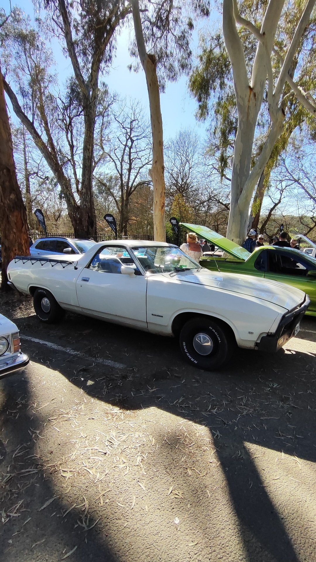 Adelaide Hills COFFEE RUN! Gumeracha, part 36 of 38.

Ford Fairlane 2nd Gen · SWEET57
Holden Kingswood
White Ford Falcon