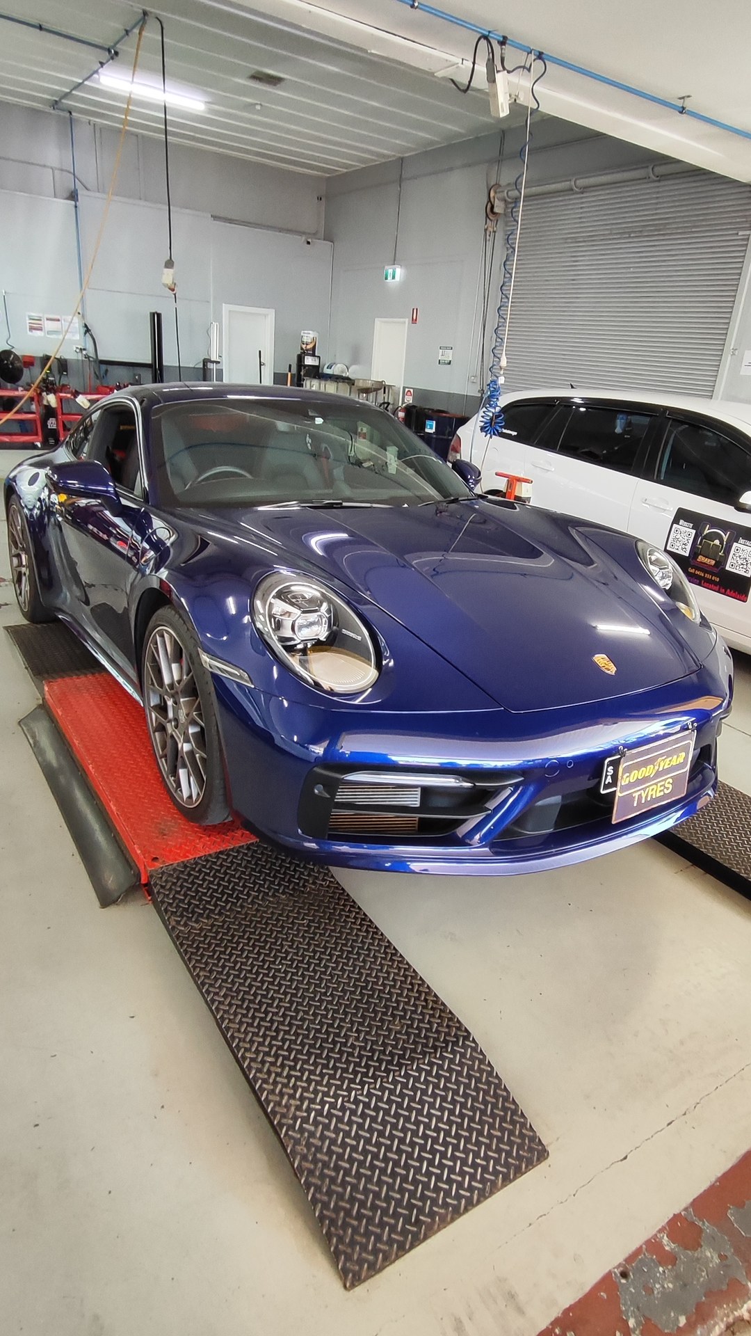 Community Car Meet, part 5 of 6.
Audi R8 · SXA61G
McLaren · DD422W
blue Porsche 911
Lamborghini Gallardo · GALARDO