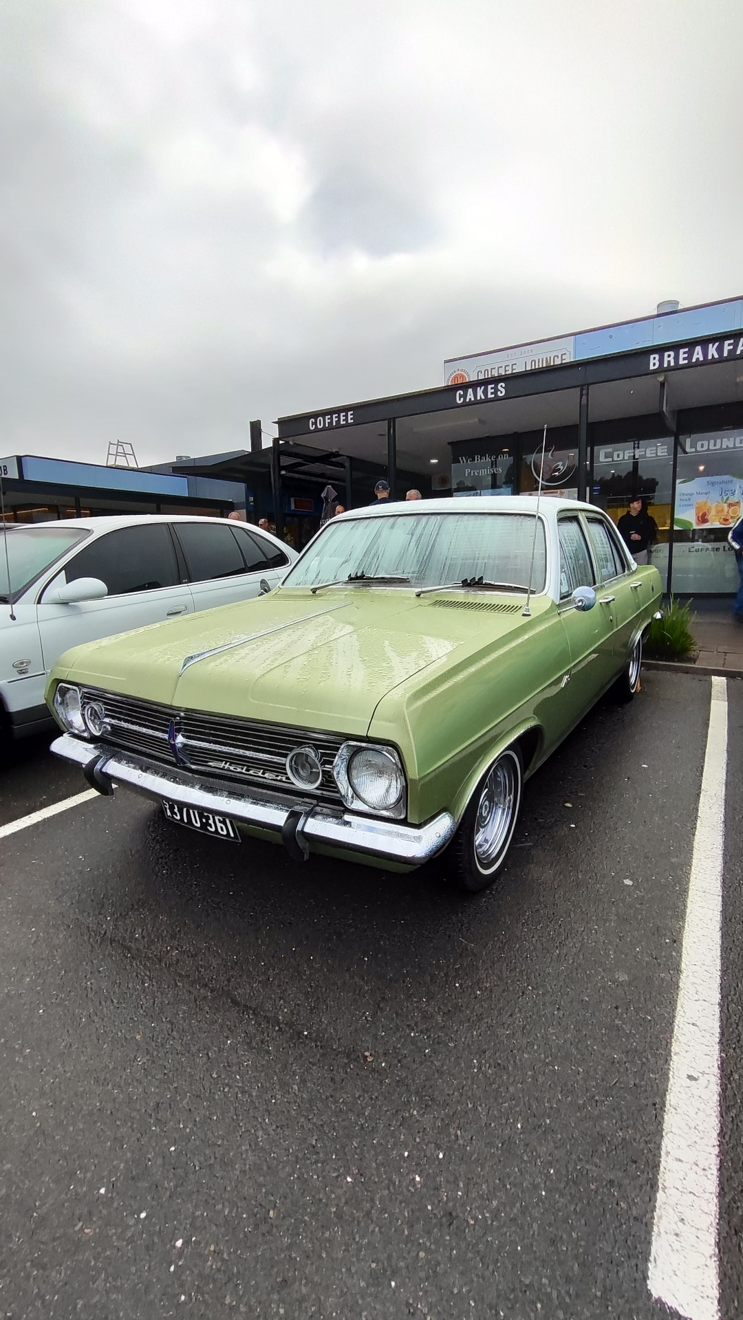 Holden HR