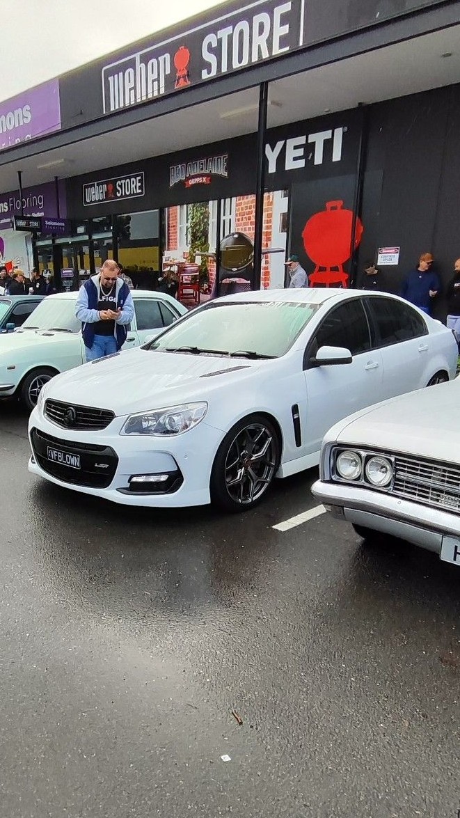 Holden Commodore VF SS-V Redline · VFBLOWN
