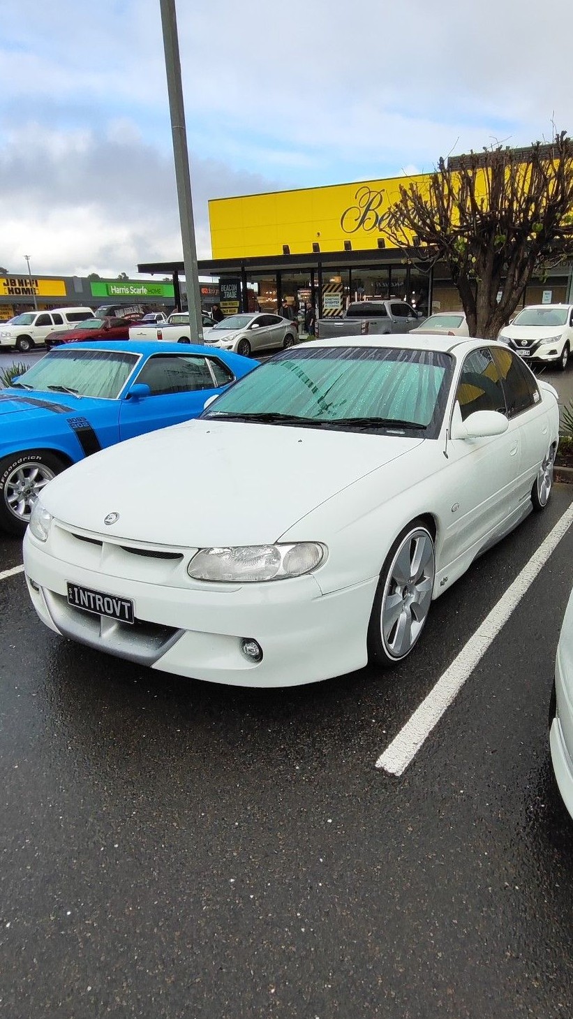 Holden Commodore VT SS · INTROVT