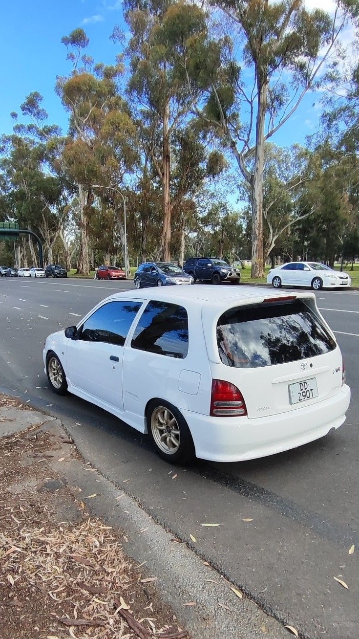 Toyota Starlet 90 Series Glanza · DD290T
