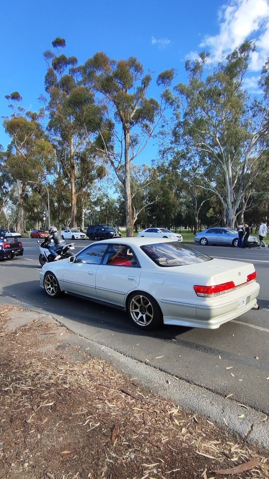 Toyota Mark II X100 Qualis