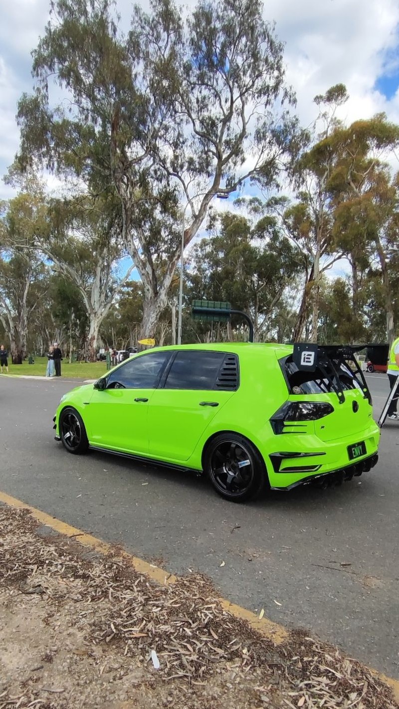 Volkswagen Golf Mk7 R