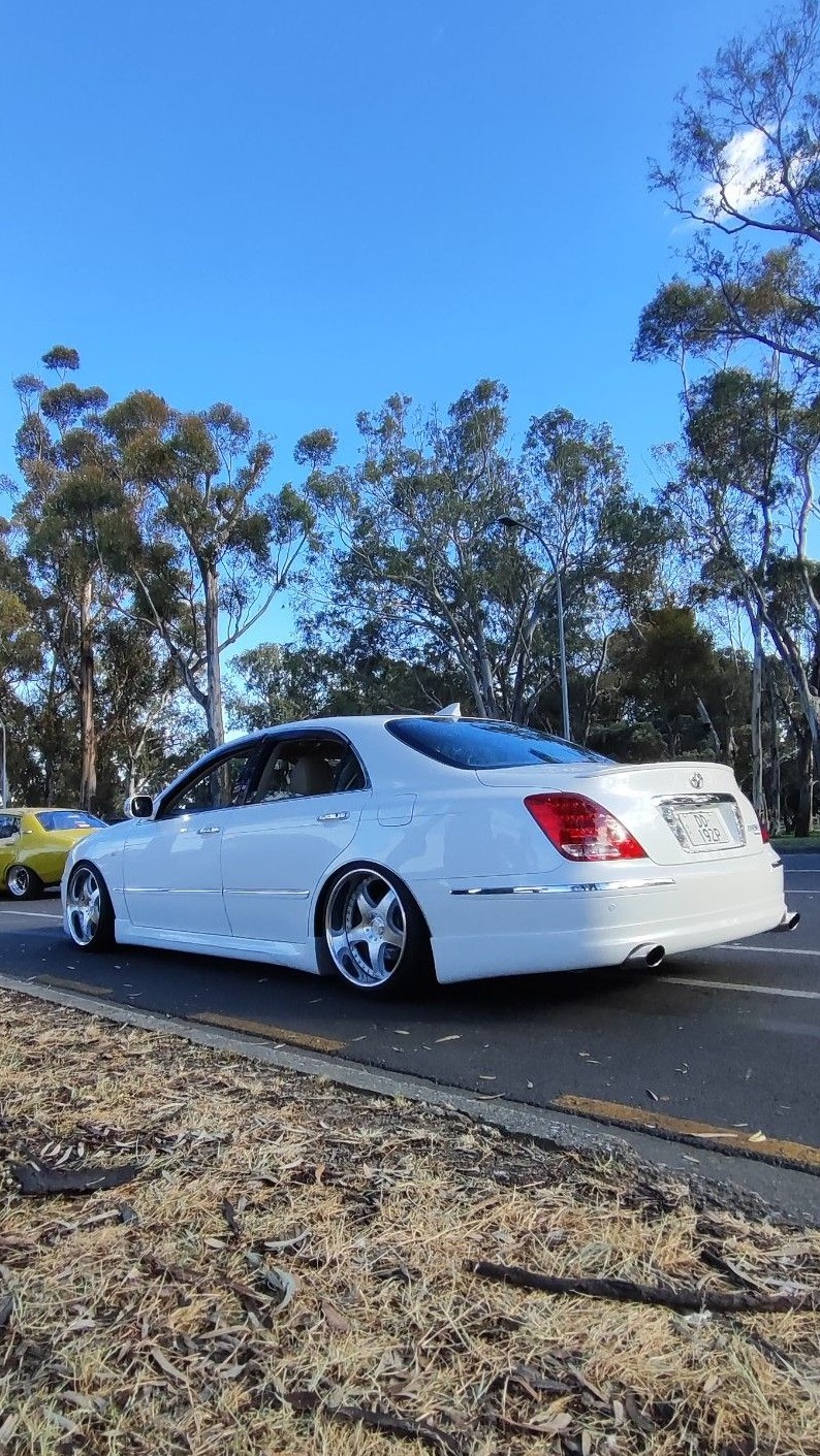 Toyota Crown Majesta S180