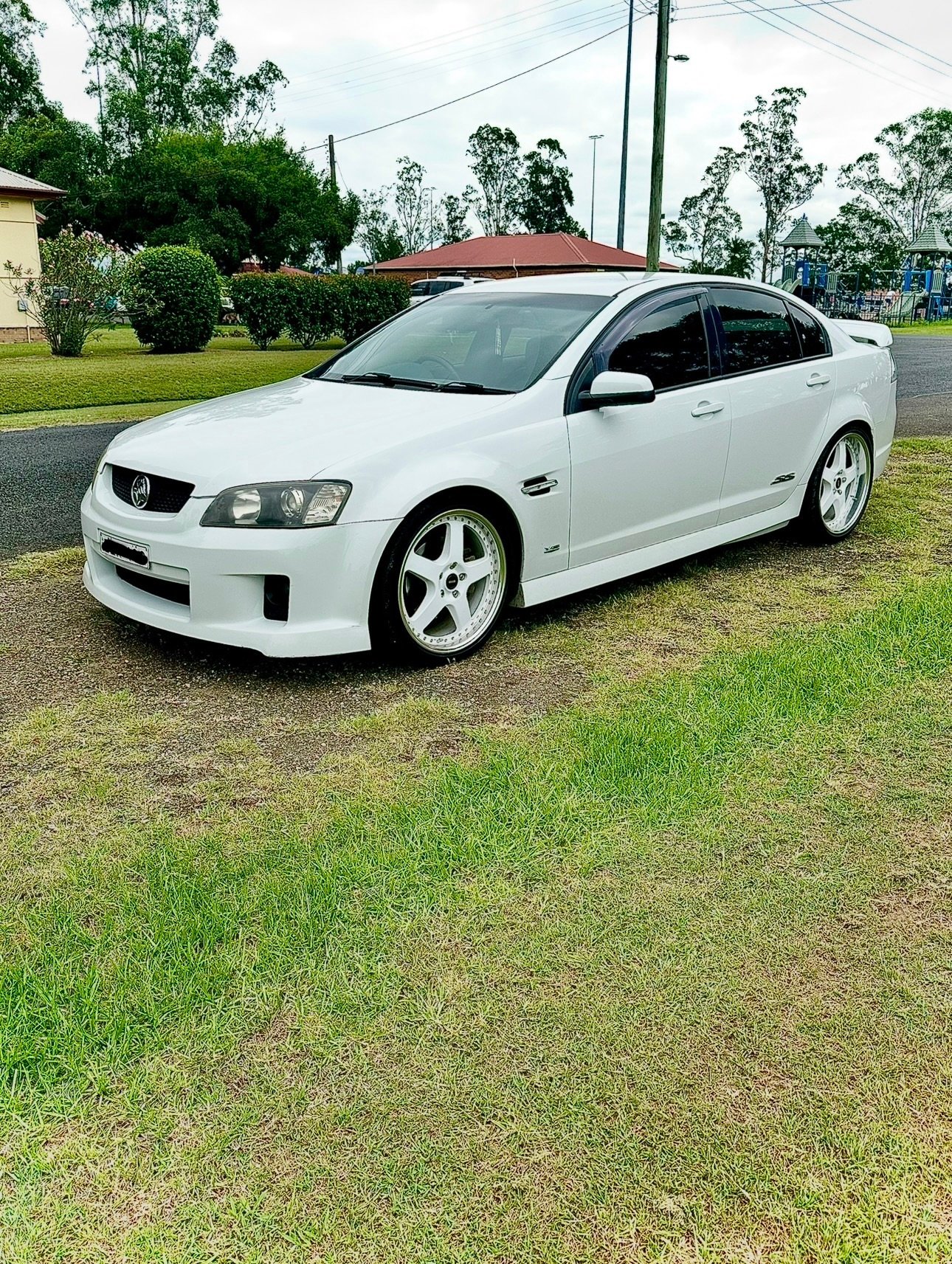 Slacky

White VE SS With White Simmons
