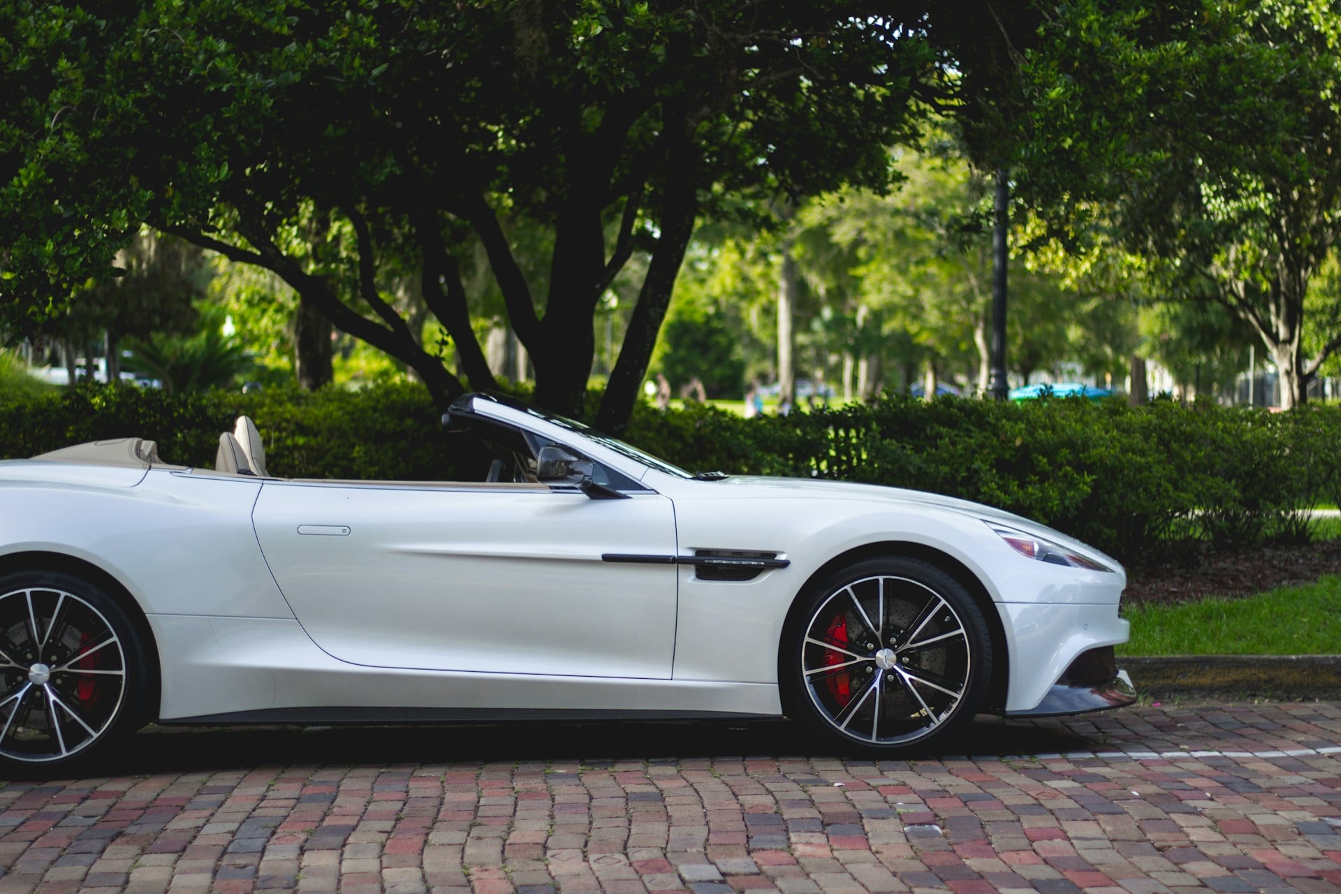@Aston Martin Vanquish 2nd Gen Volante S‌