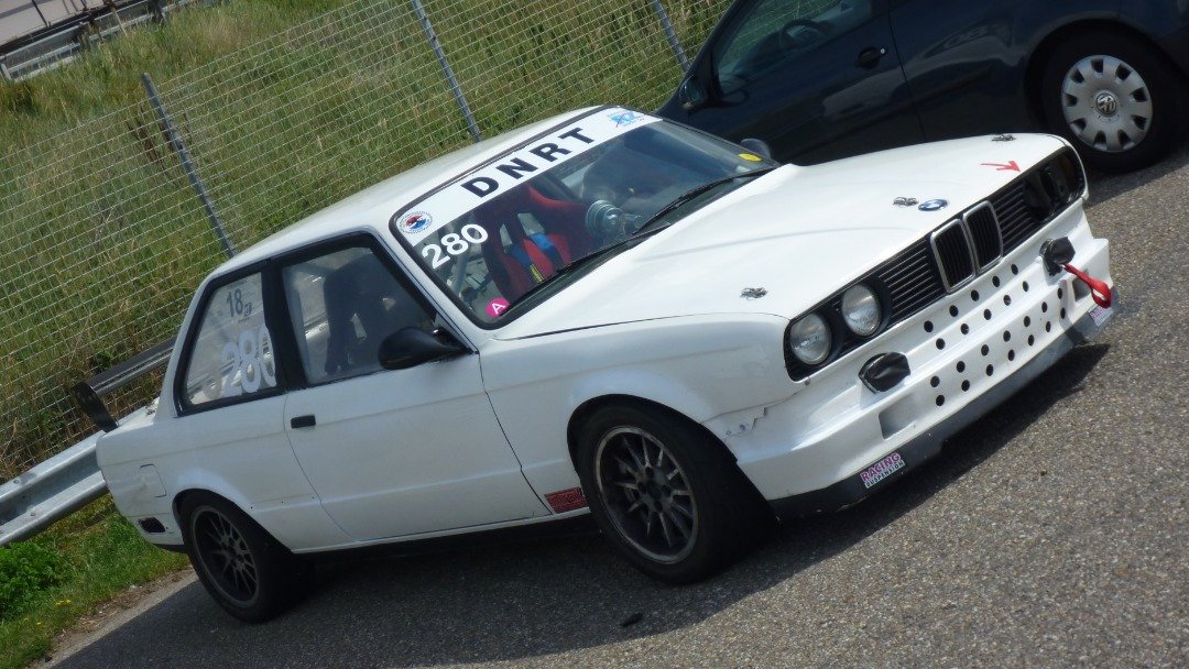 I have always like the E30 i think it is the best looking BMW. 
@Zandvoort Circuit#pages/zandvoort-circuit‌