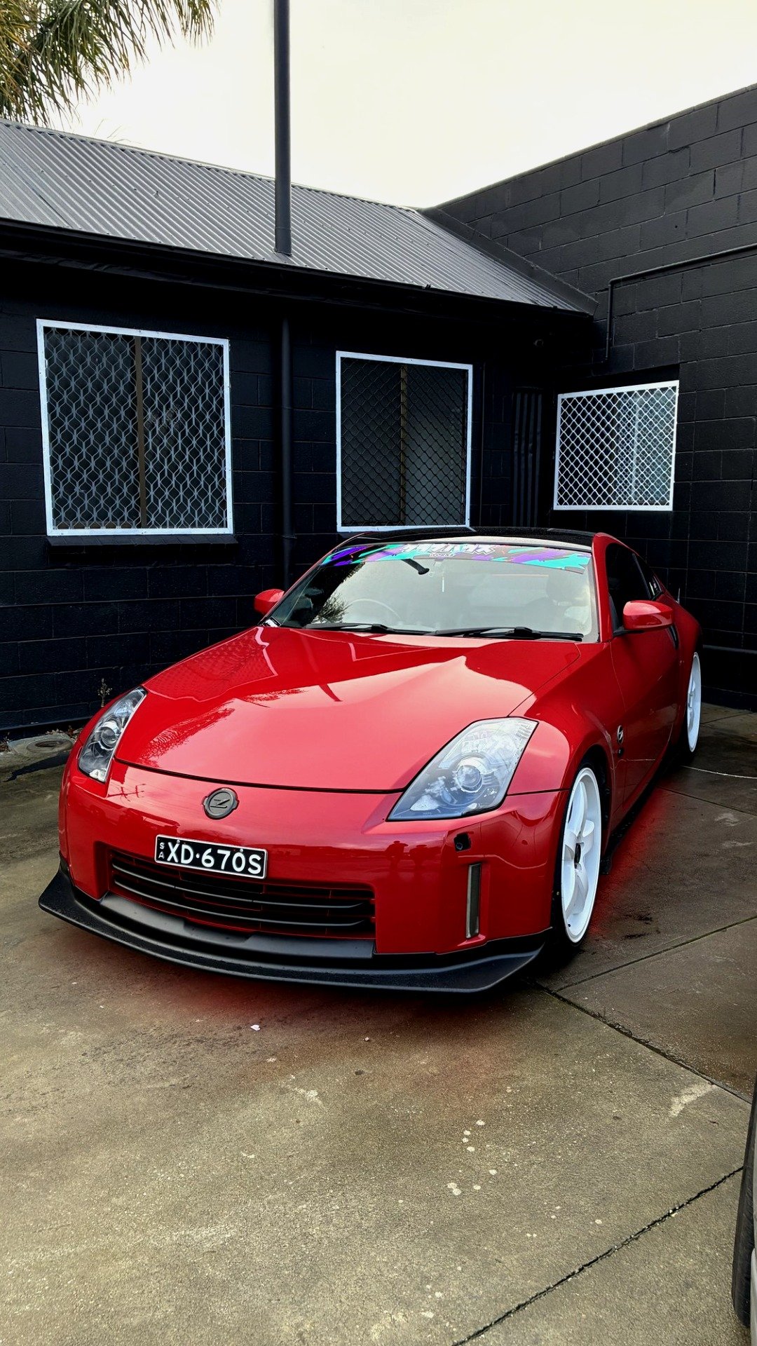 Clean looking 350Z.