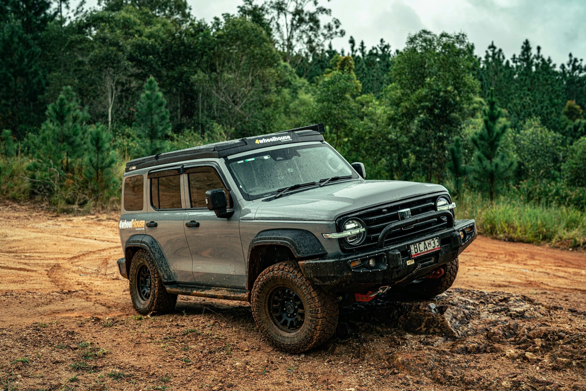 GWM partnered directly with professional off-road aftermarket company Yunliang 4×4 to produce a factory-upgraded limited