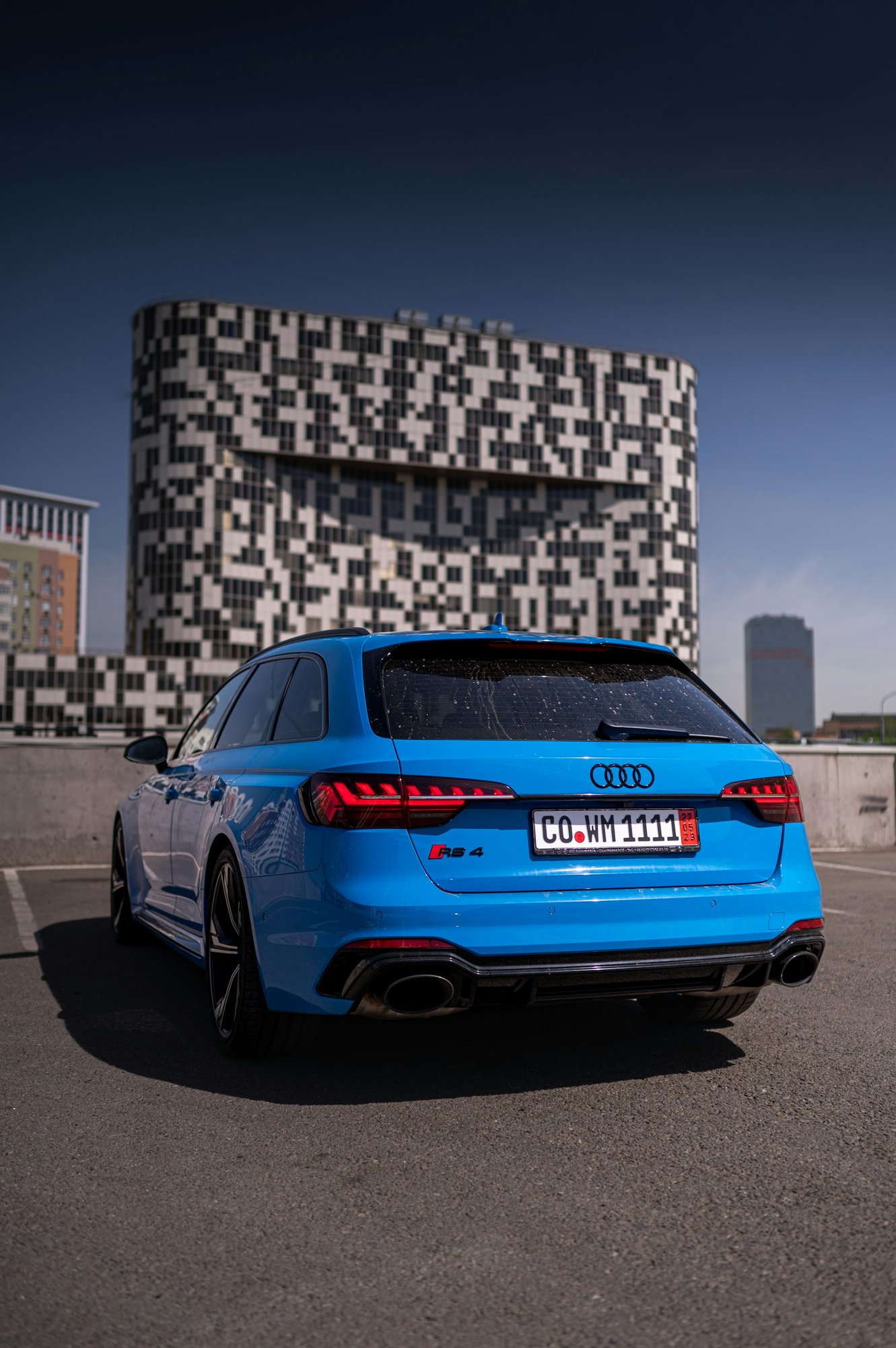 The "Hot V" Engineering: To virtually eliminate turbo lag, the twin turbochargers are mounted inside the "V" of the engi