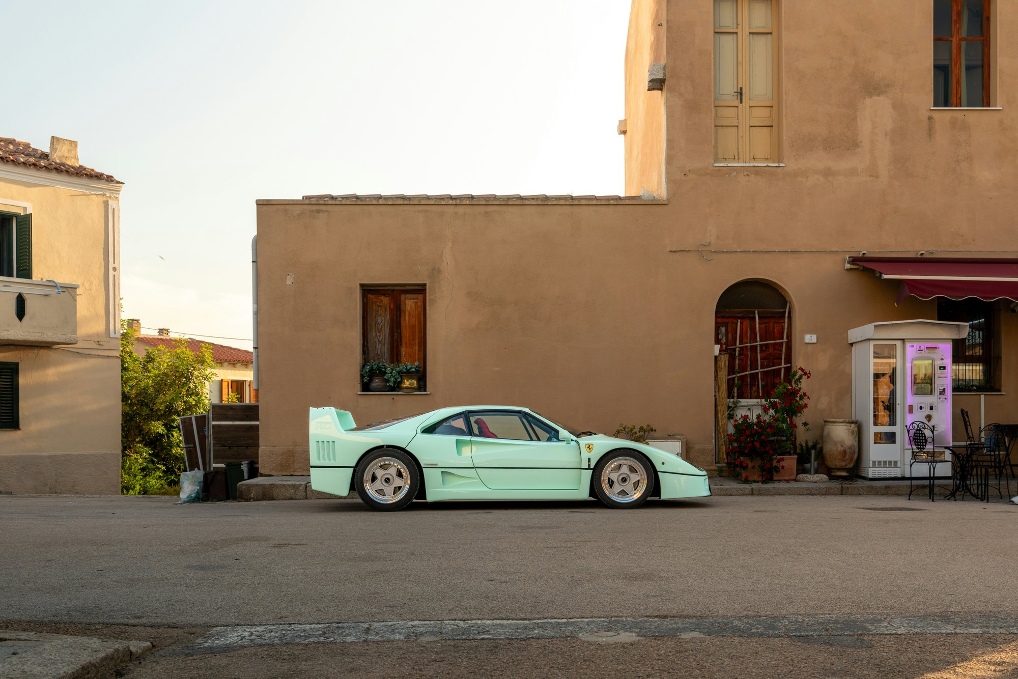 Do you think all F40s should have stayed red?