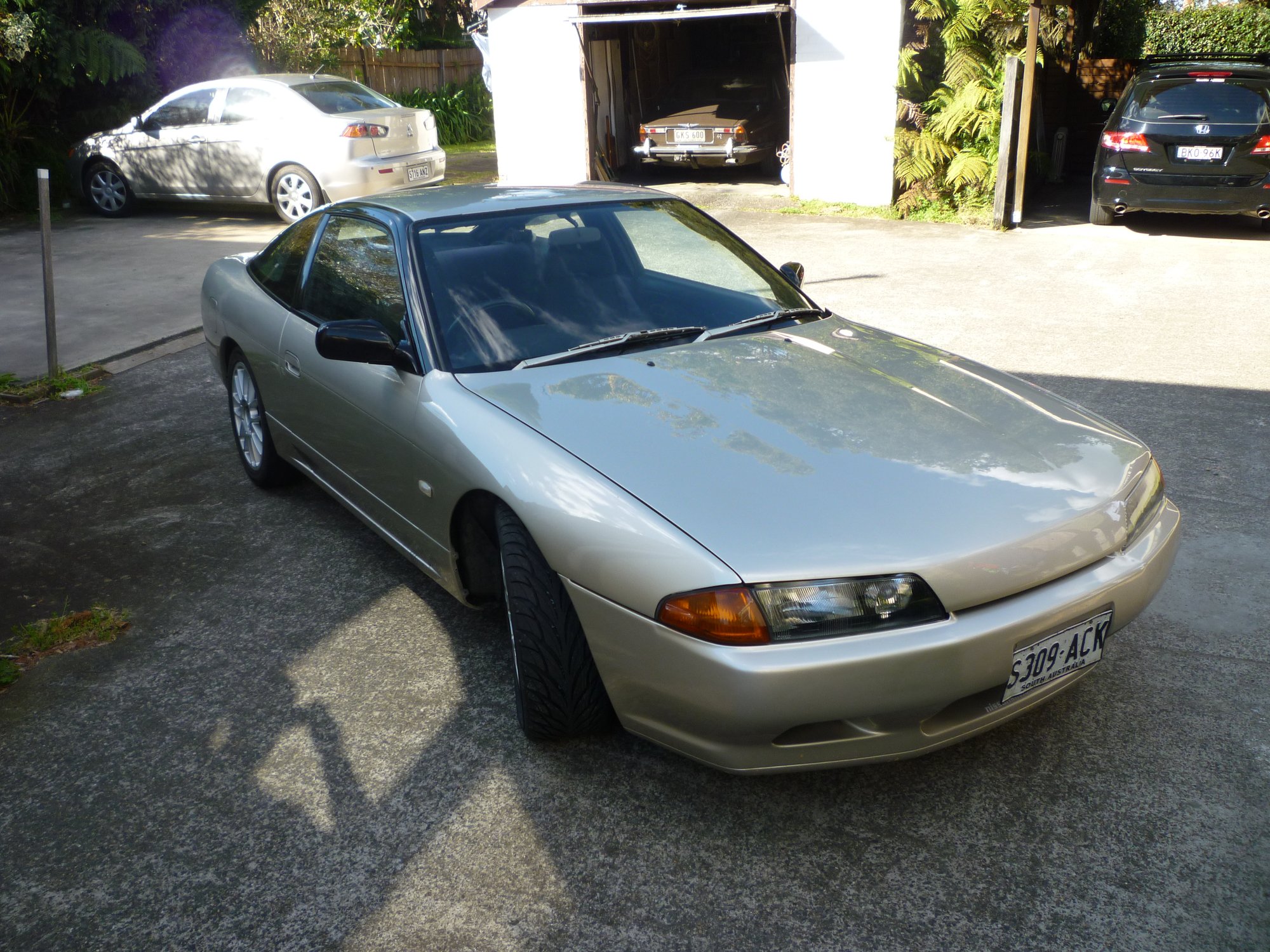 Sky80

R32 Skyline front on a 180 if it had the GTR front bar it would have looked sick. This was the Original FindGrip.