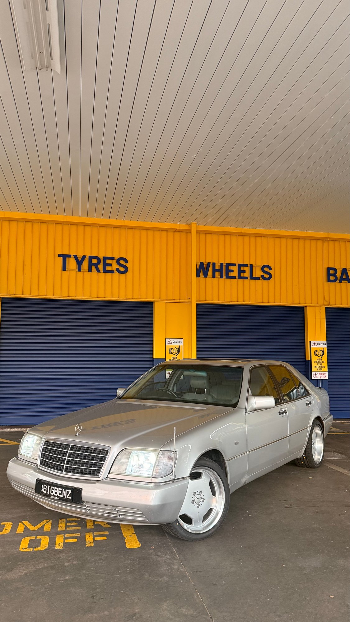BigBenz

92’ W140 300SE
19 inch Monoblocks