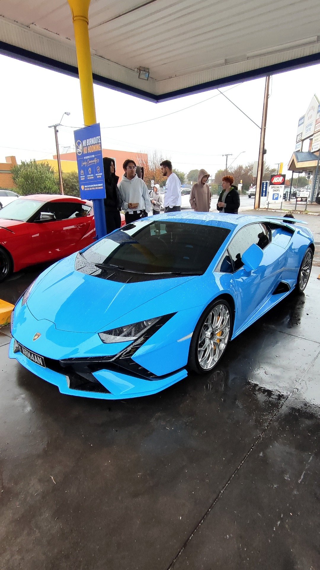@sb-garage-75-car-meet-goodyear-warradale Awesome Blue. Lambos are normally yellow or orange or green. Not normally blue