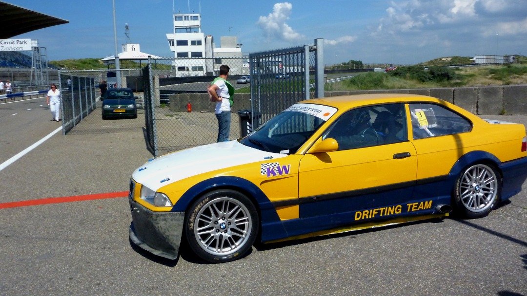 What is going on with that front bumper?
@Zandvoort Circuit#pages/zandvoort-circuit