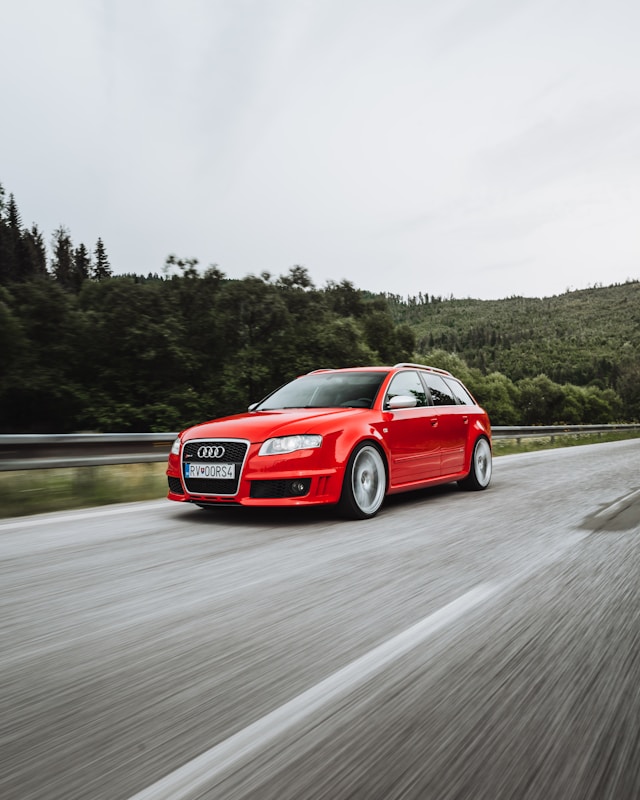 Audi RS4 B7 wagon what a beast.