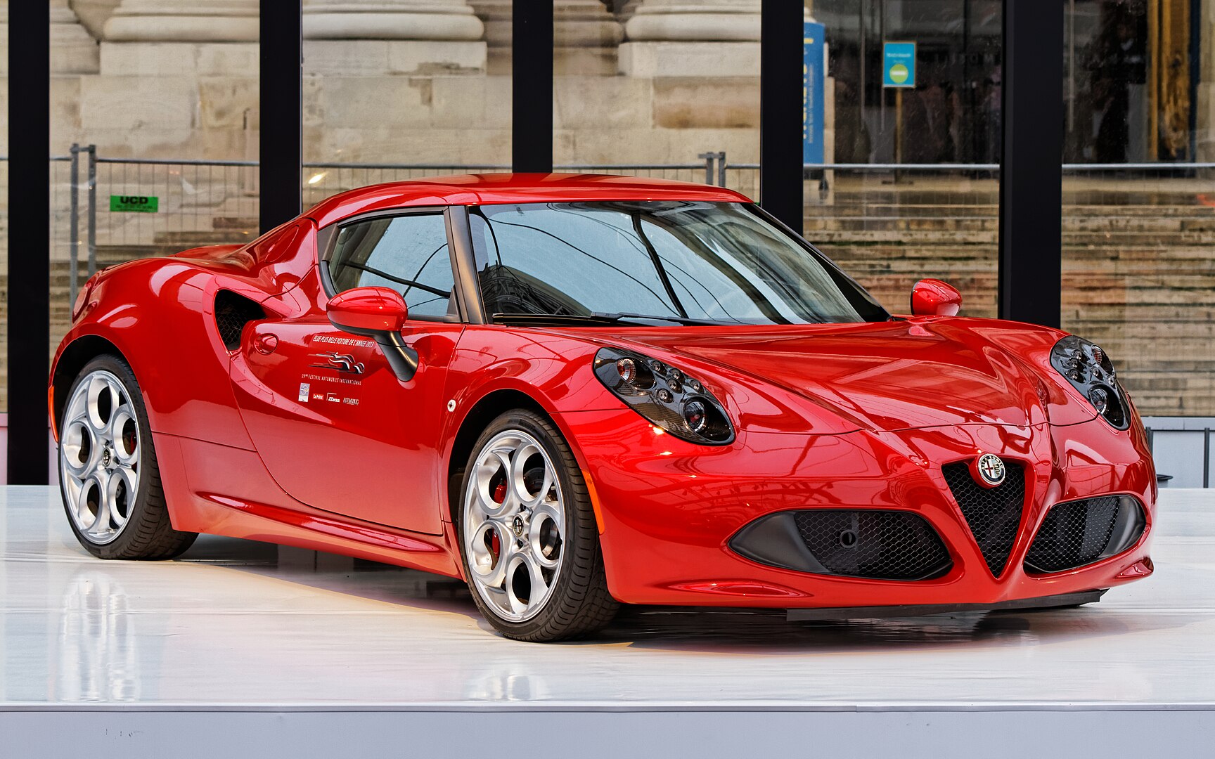 The mid-engined Alfa Romeo 4C By Thesupermat - Own work, CC BY-SA 3.0, https://commons.wikimedia.org/w/index.php?curid=3