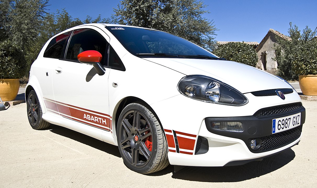 By David Villarreal Fernández - Abarth Punto Evo, CC BY-SA 2.0, https://commons.wikimedia.org/w/index.php?curid=17751213