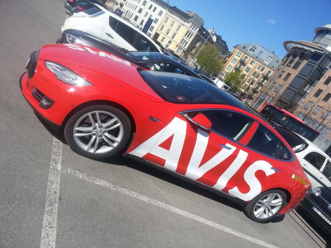 In 2015 this was a electric hire car in Norway Tesla Model S  #oldpics
