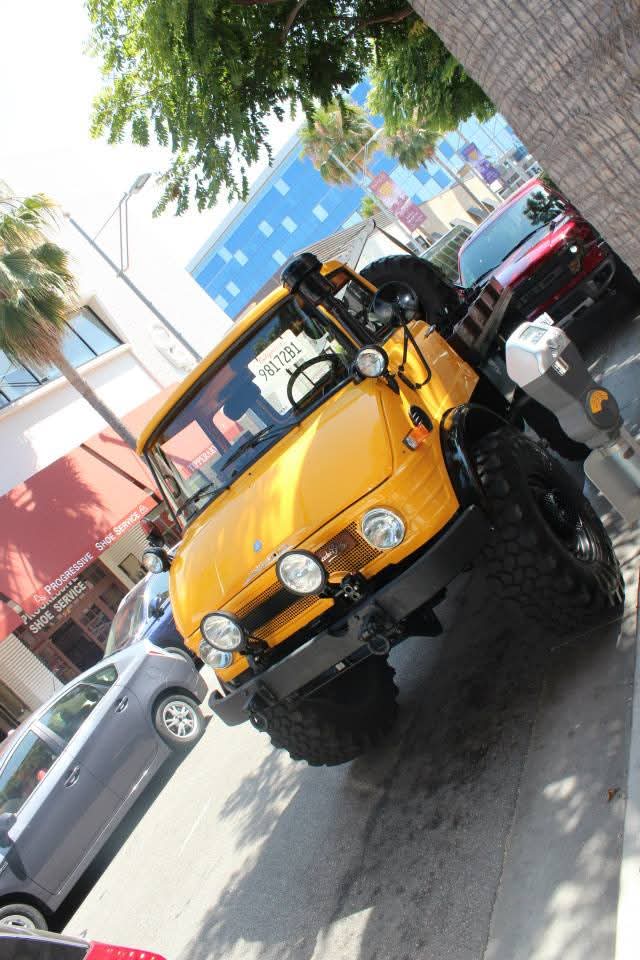 I think this.is a @Mercedes-Benz#mercedesbenz‌ am I right? If so do you know the exact name?