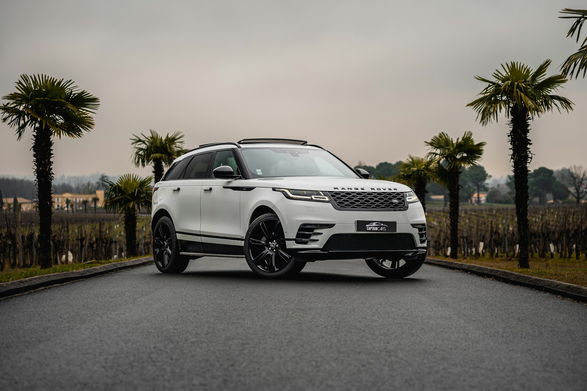 "World's Most Beautiful Car" Award: The Velar quickly gained international recognition for its design, winning the "Worl