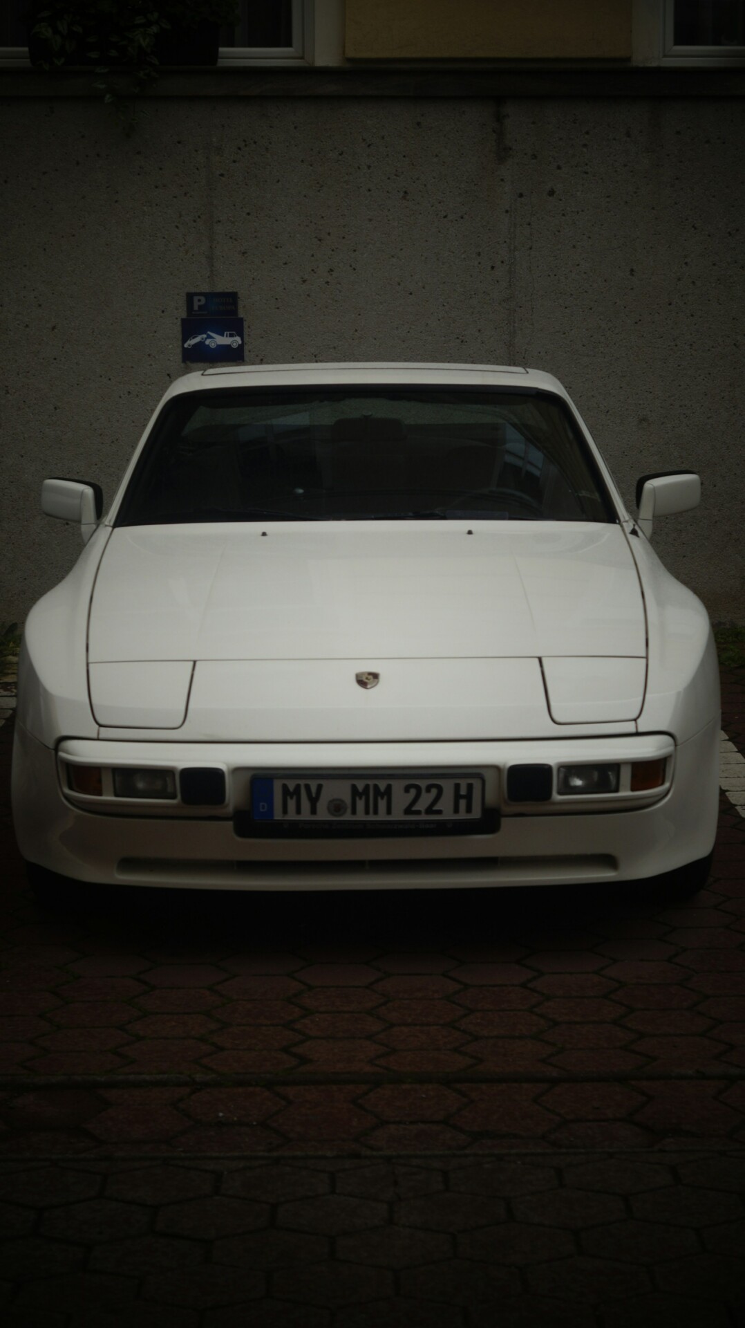 The Porsche 944 boasts a nearly even front-to-rear weight distribution (around 50.7% front / 49.3% rear) thanks to its "