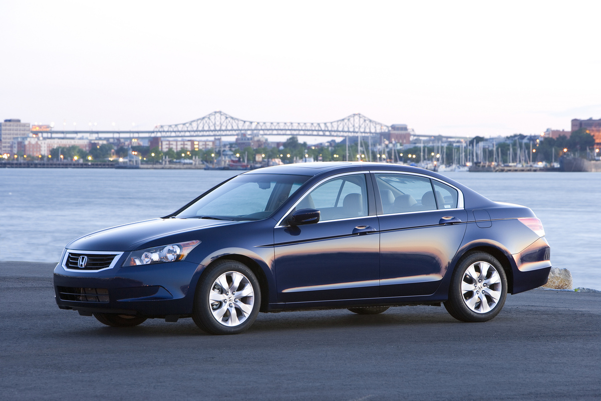 This generation offered the most powerful engines in Accord history for both its 4-cylinder and V6 options in the U.S. m