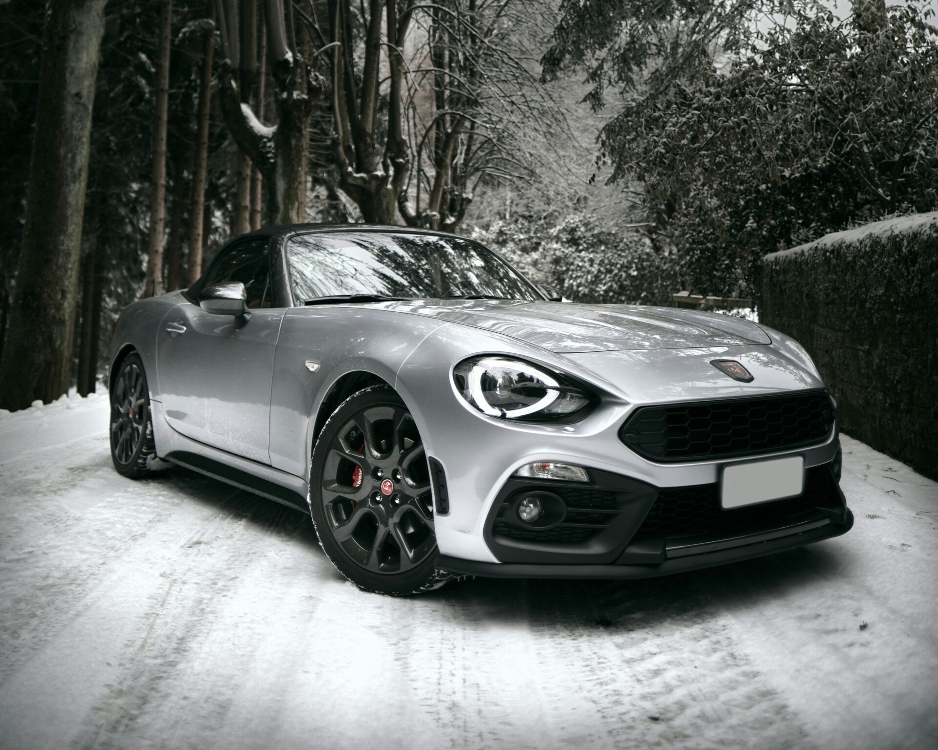 The twin-cam engine used in the original Fiat 124 Spider was designed by Aurelio Lampredi, a former Ferrari engine desig