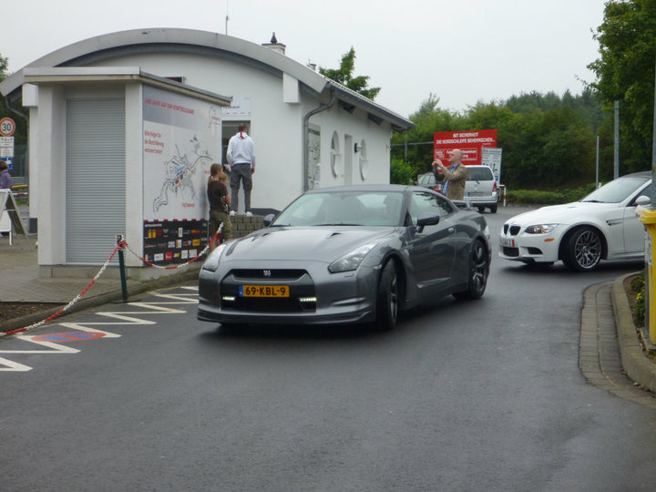To achieve a perfect 50/50 weight distribution, the GT-R's drivetrain is not symmetrical. The rear transaxle sits slight