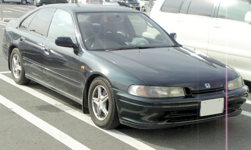 It adopted the sleek, low-slung look of a "pillared hardtop" sedan, a popular JDM styling trend, featuring frameless sid