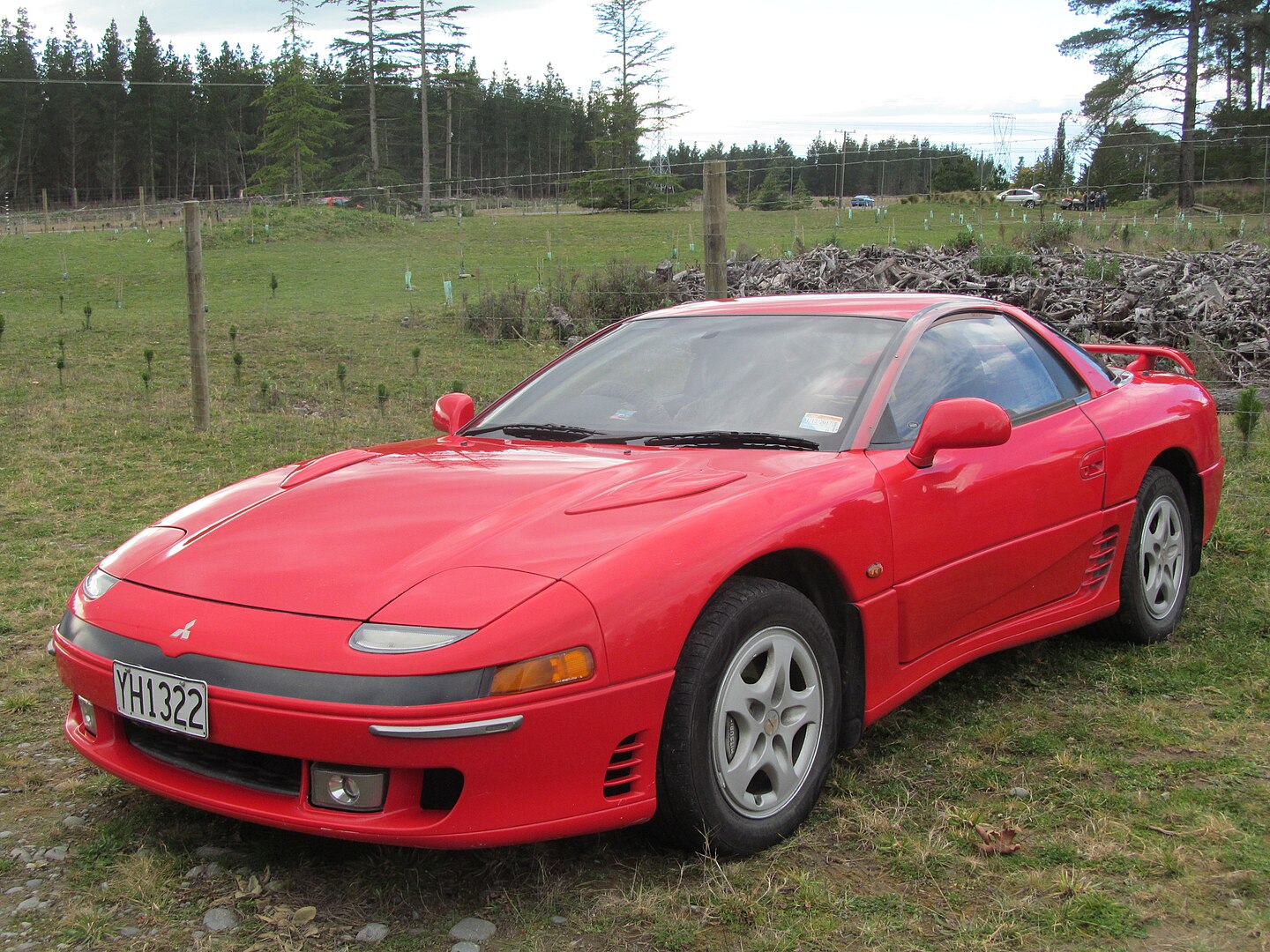 Also known as the Mitsubishi GTO It was a technological showcase, featuring advanced systems like Active Aerodynamics (a