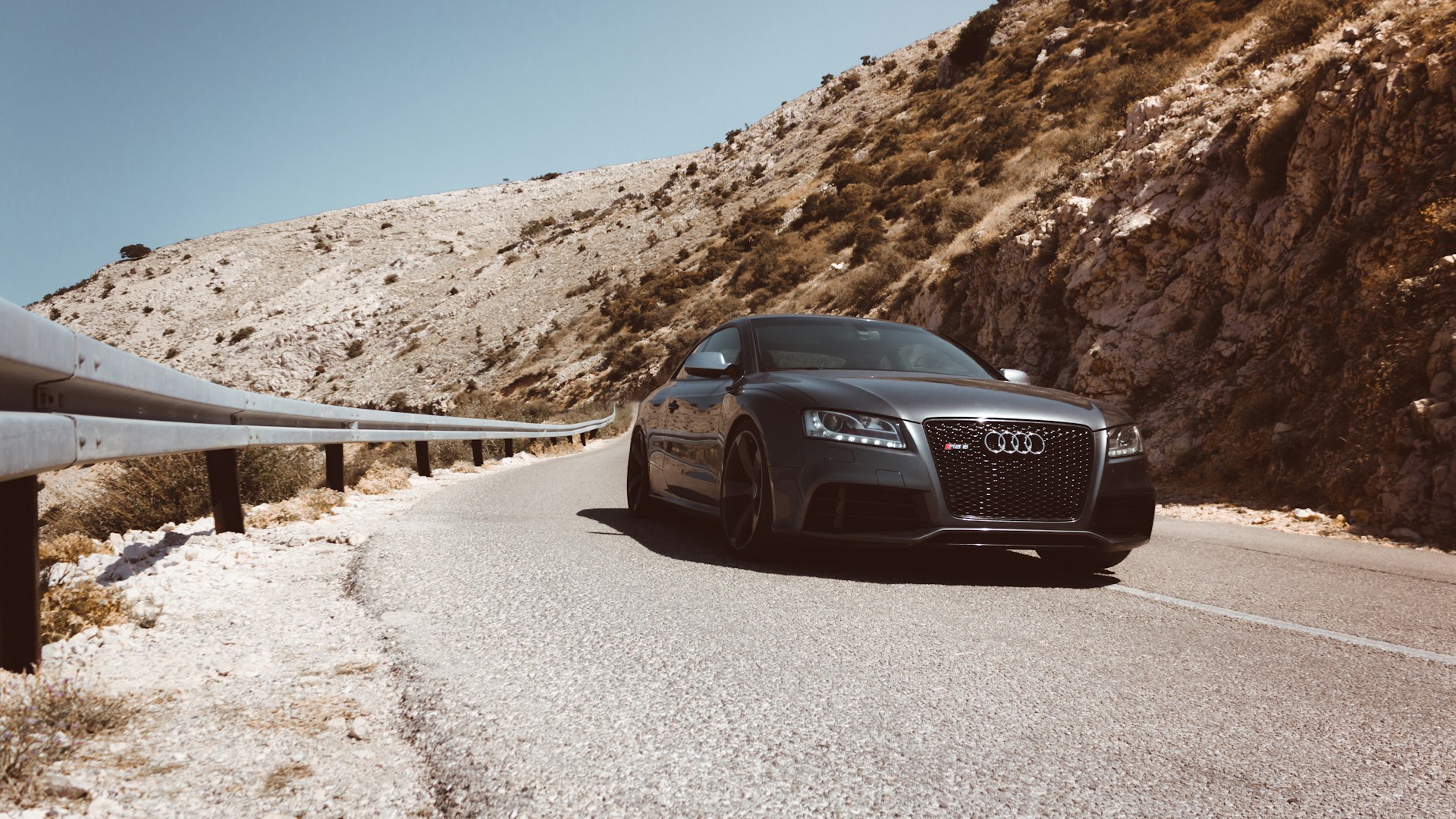 The last time i drive a Audi RS5 8T I feel in love with all the RS and S model Audi's
